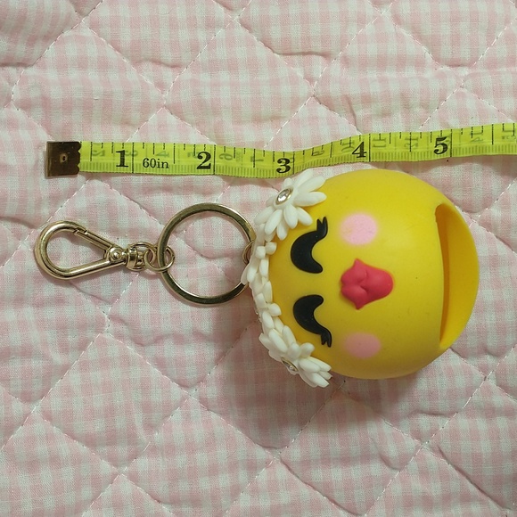 Bath & Body Works Kissy Emoji Pocketbac Holder Keychain / Bag Charm - Picture 4 of 4